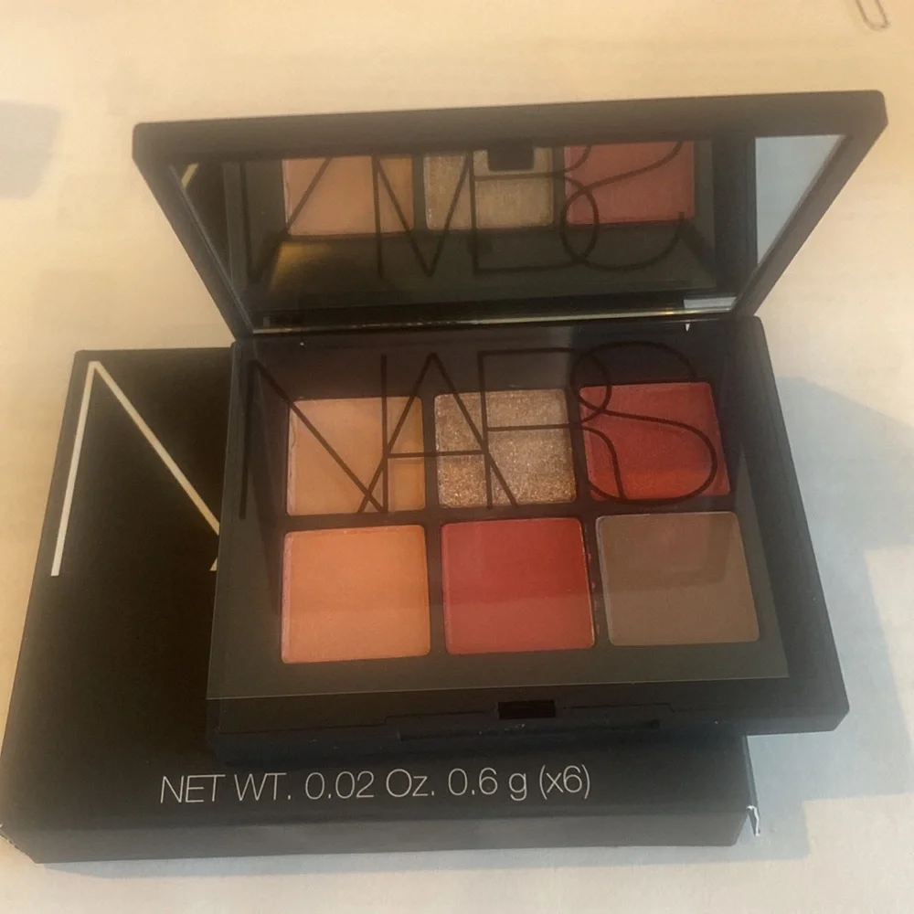 NARS VOYAGEUR EYESHADOW PALETTE in Hibiscus NIB $32
